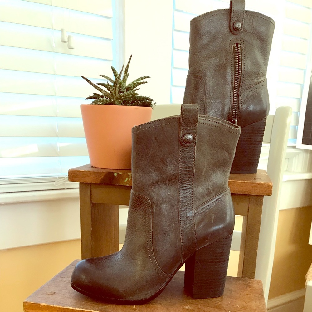 Vince camuto beautiful army green boots